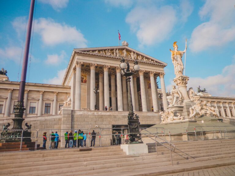 Exkursion ins Parlament: Sonderführung „Volksgruppen in Österreich“